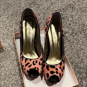 Chic Leopard Print Peep Toe Heels